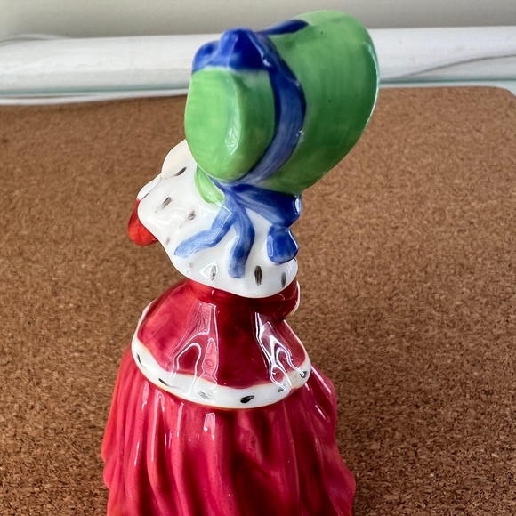 Royal Doulton's 'Christmas Morn' Miniature - Picture 10 of 15